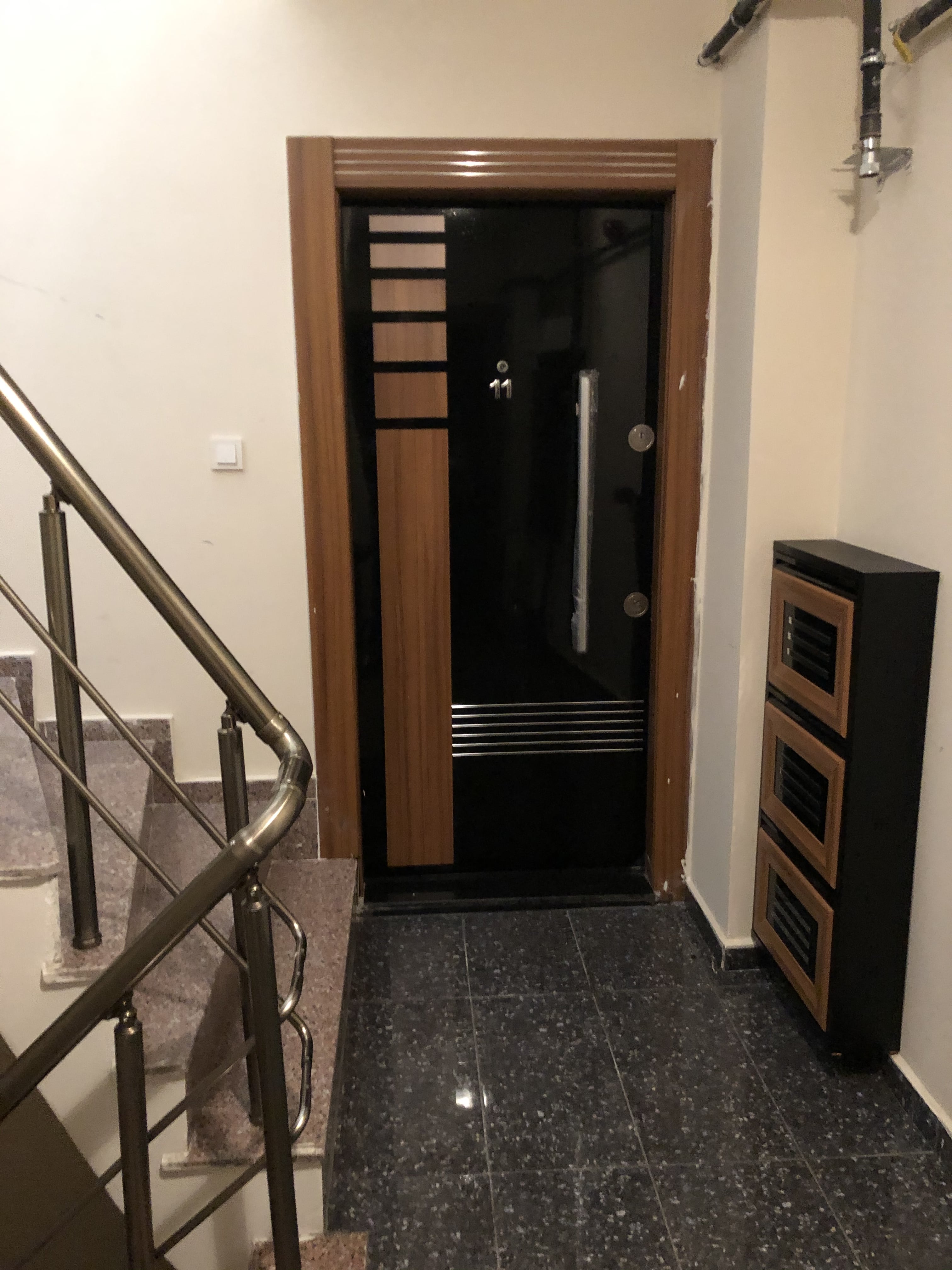Tombil Apartmanı