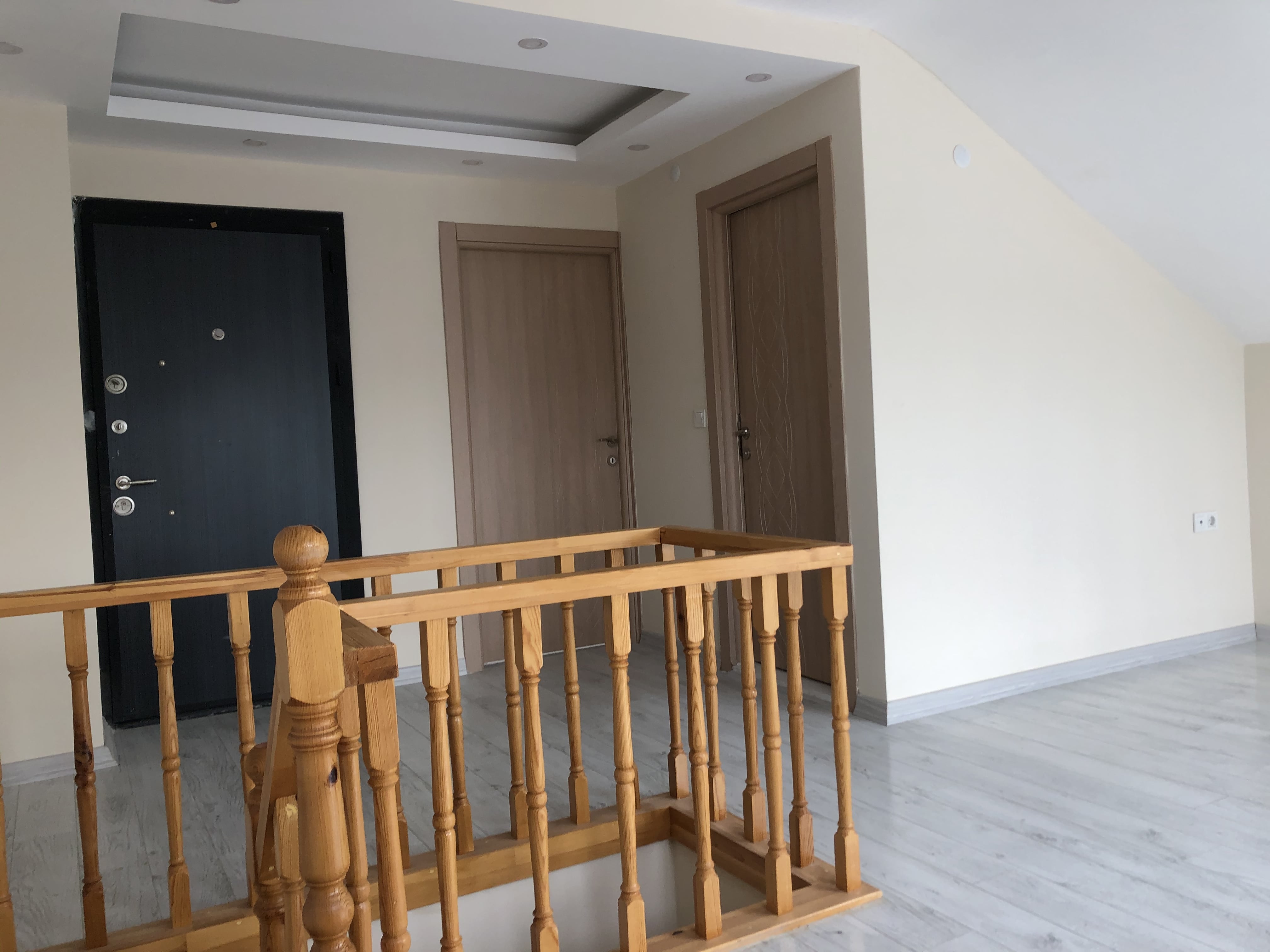 Tombil Apartmanı