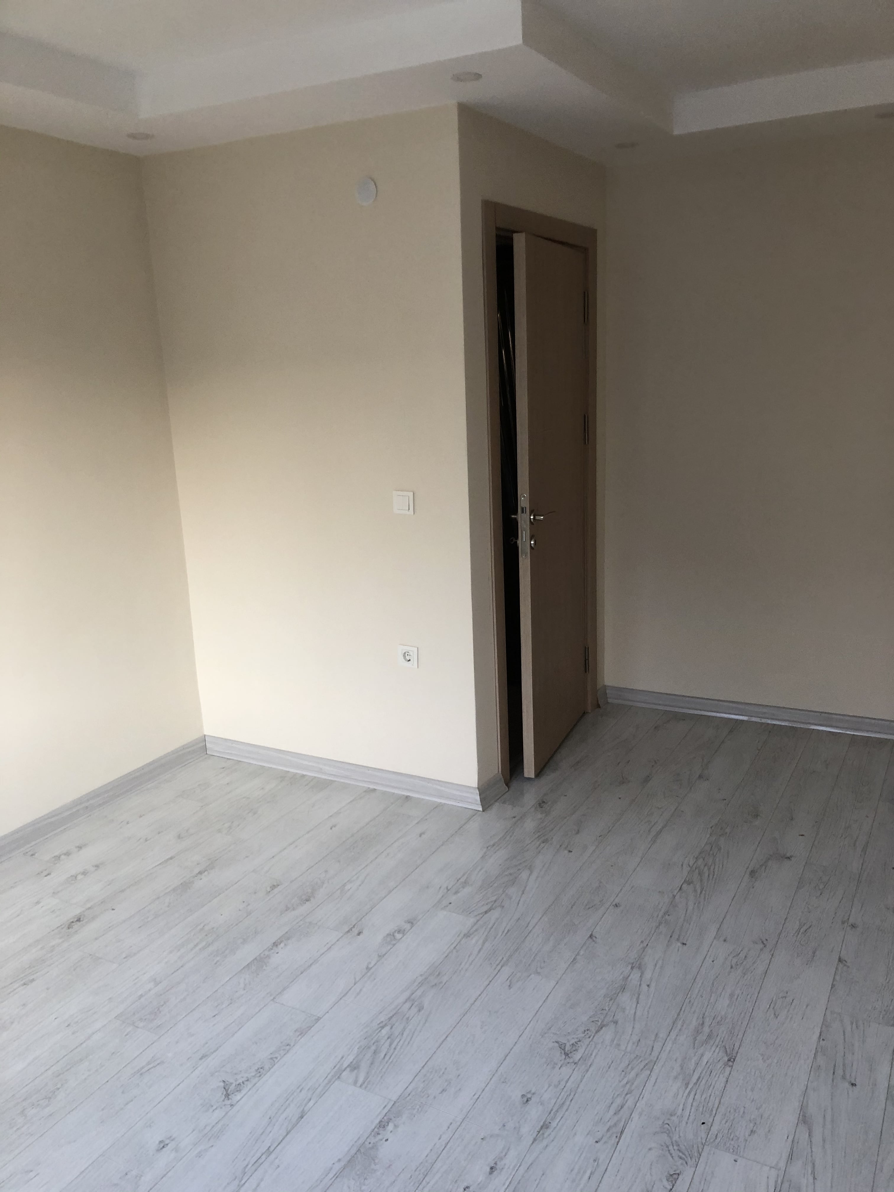 Tombil Apartmanı